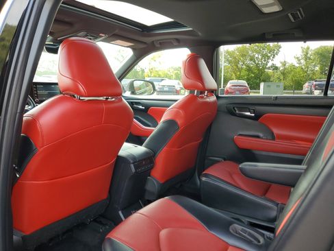 Certified 2022 Toyota Highlander XSE image 13