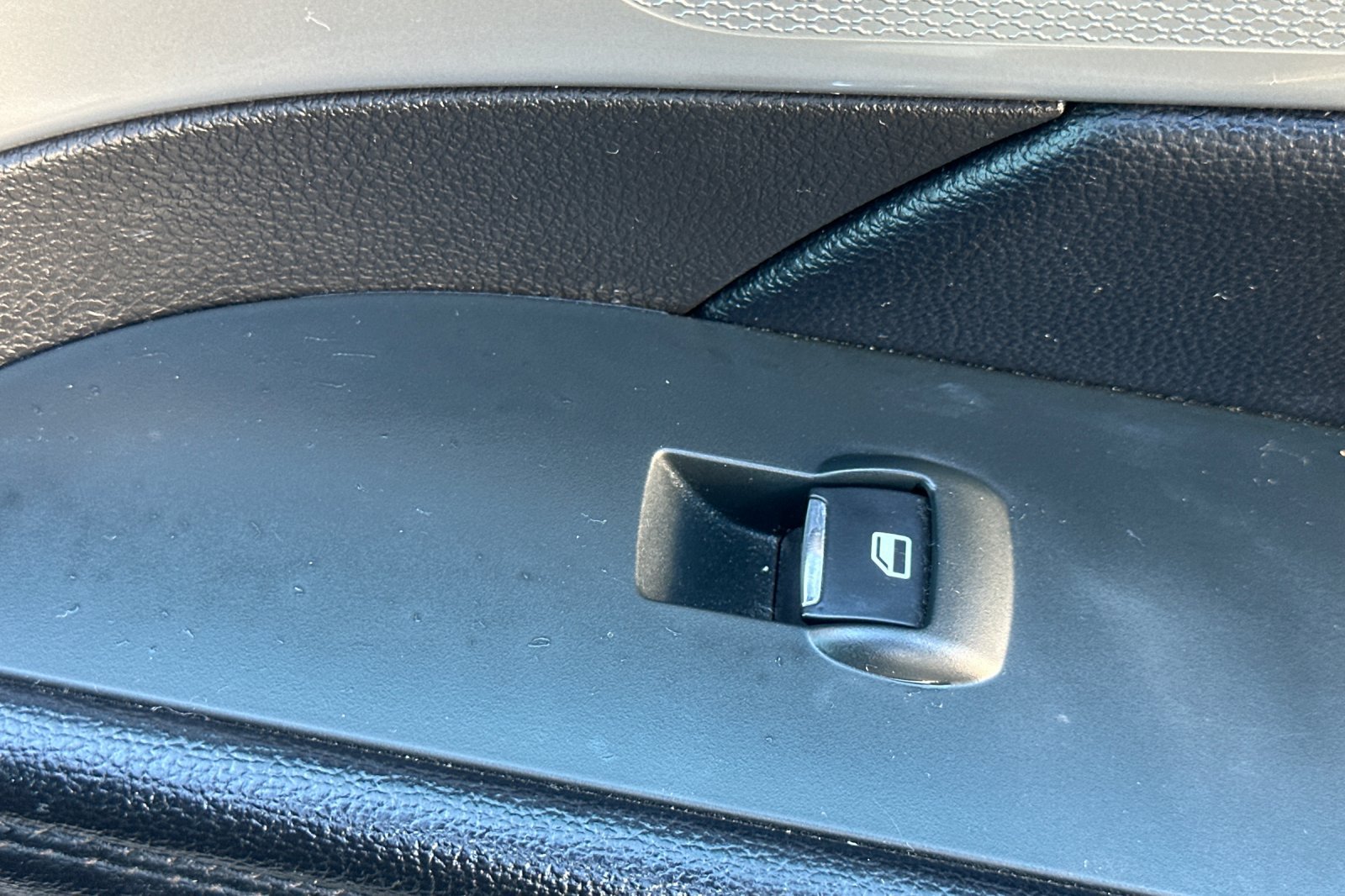 Used 2017 Ford Explorer XLT FWD image 22