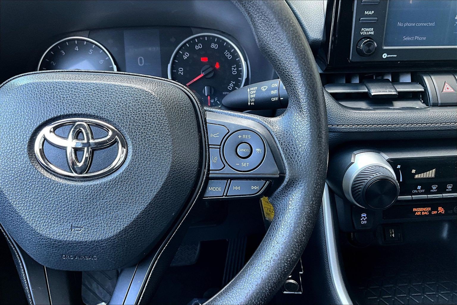 Used 2021 Toyota RAV4 LE FWD image 12