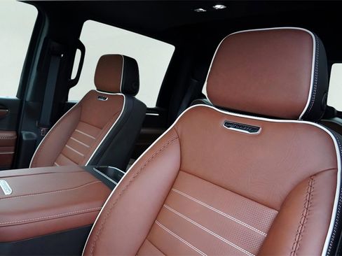 New 2026 GMC Sierra 2500 Denali Ultimate w/ Max Trailering Package image 13