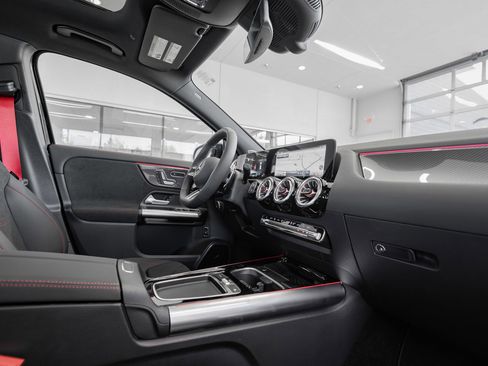 New 2025 Mercedes-Benz GLA 35 AMG 4MATIC image 17