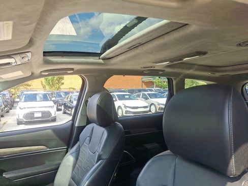 Used 2022 Kia Telluride SX w/ SX Prestige Package image 23