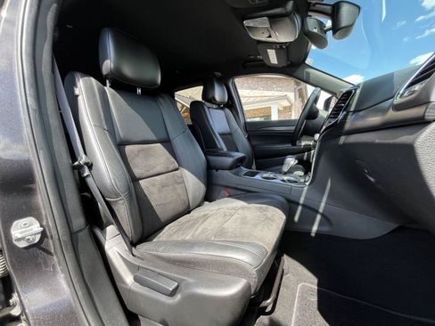 Used 2019 Jeep Grand Cherokee Laredo w/ Laredo X Package AWD/4WD image 14