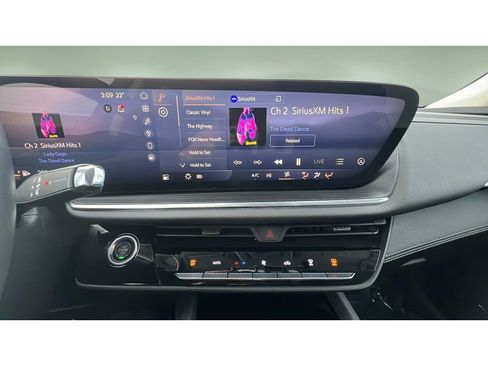 Used 2025 Buick Envision Preferred image 17