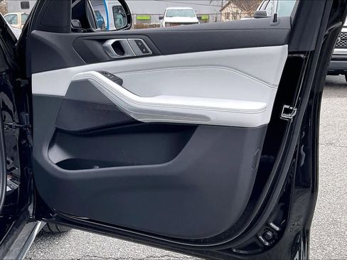 Used 2023 BMW X5 xDrive40i w/ Premium Package image 25