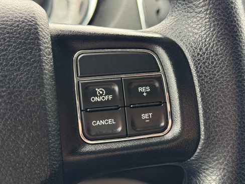Used 2019 Dodge Grand Caravan SE w/ UConnect Hands-Free Group image 29
