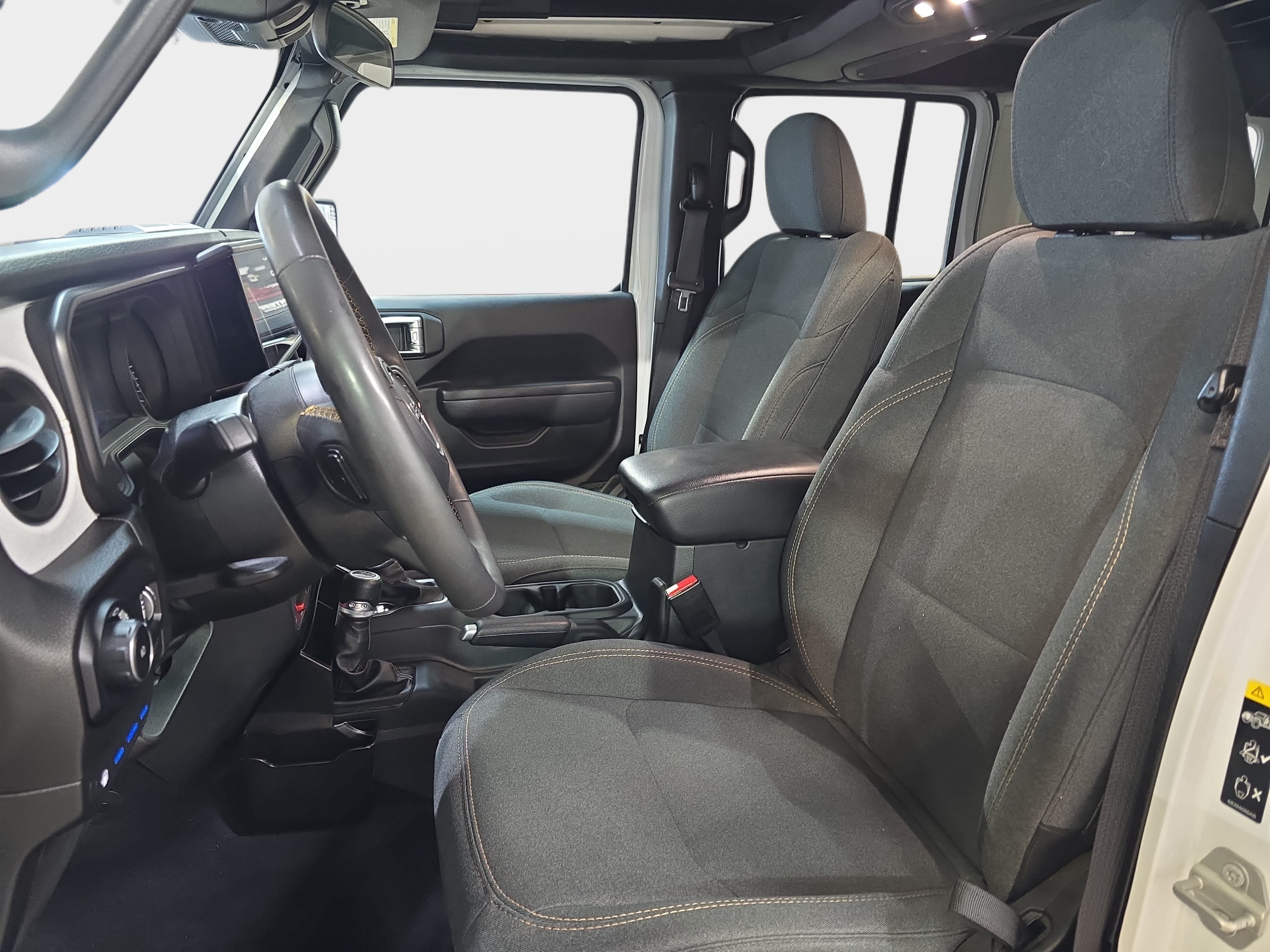 Used 2024 Jeep Wrangler Unlimited AWD/4WD image 12