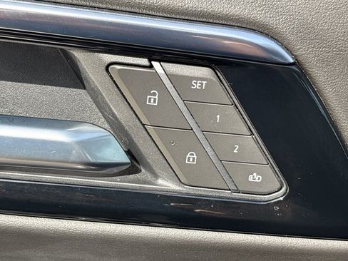 Used 2025 Chevrolet Tahoe LT AWD/4WD image 23