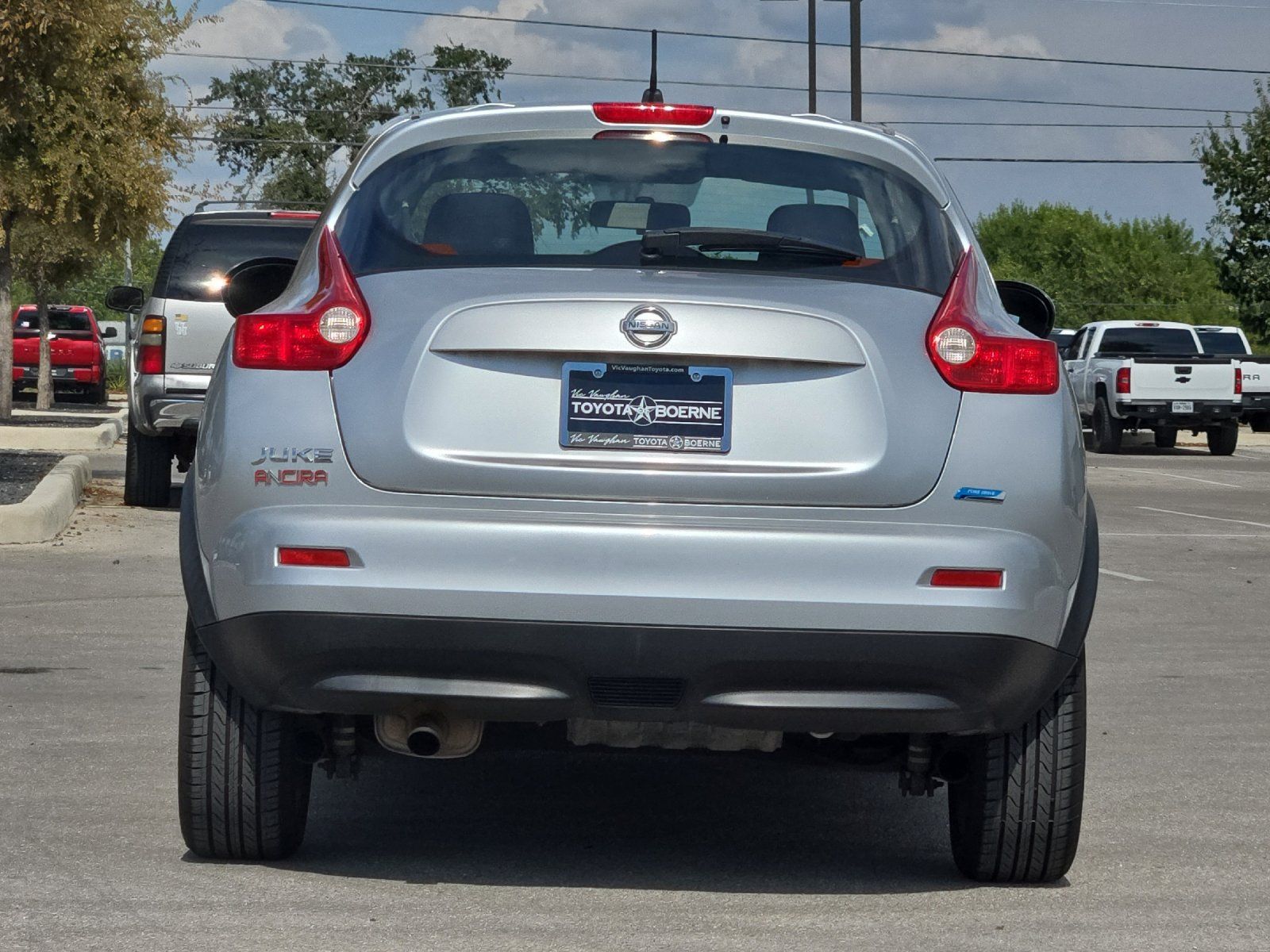 Used 2014 Nissan Juke S FWD image 4