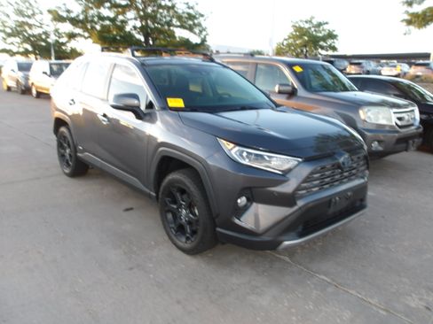 Used 2020 Toyota RAV4 Limited AWD/4WD image 2