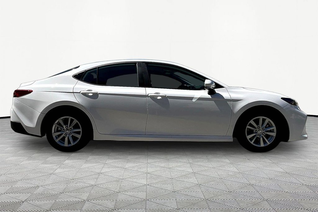 Used 2025 Toyota Camry LE FWD image 8