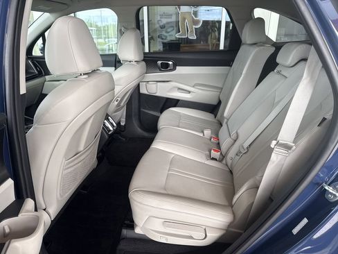 Used 2025 Kia Sorento S FWD image 11