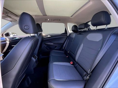 New 2026 Volkswagen Taos SE image 23