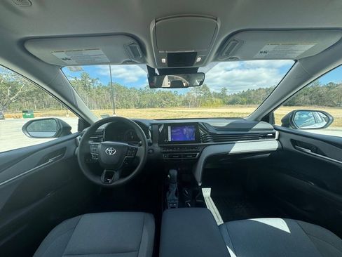 Used 2025 Toyota Camry LE w/ Convenience Package image 5