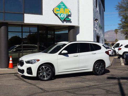 Used 2022 BMW X1 sDrive28i w/ M Sport Package image 4