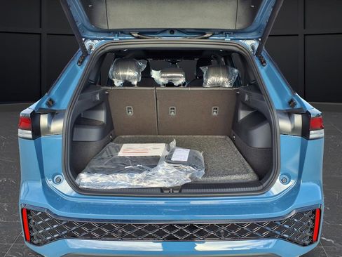 New 2026 Volkswagen Tiguan SE R-Line image 8