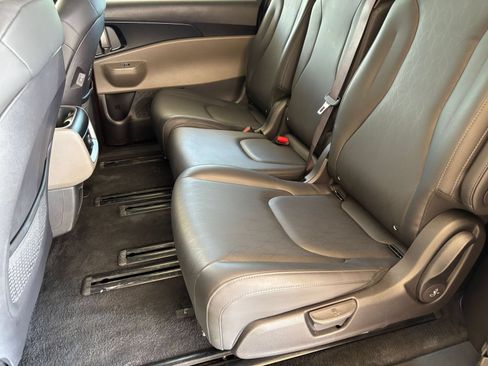 Used 2026 Kia Carnival FWD image 27
