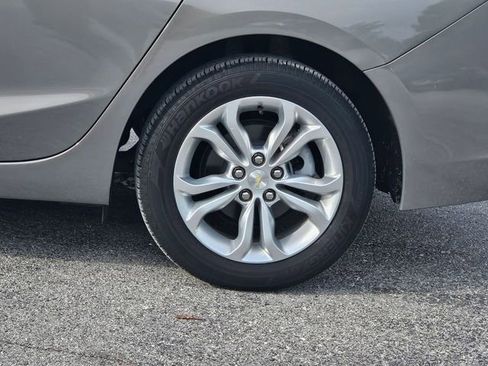 Used 2019 Chevrolet Cruze LT w/ Convenience Package FWD image 5
