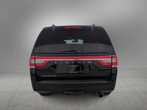 Used 2017 Lincoln Navigator Reserve image 9