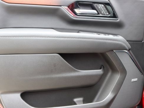 New 2025 GMC Yukon Denali image 9