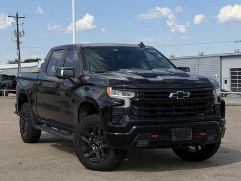Used 2022 Chevrolet Silverado 1500 LT Trail Boss w/ LT Trail Boss Premium Package AWD/4WD image 2