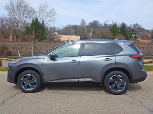 Used 2024 Nissan Rogue SV image 8