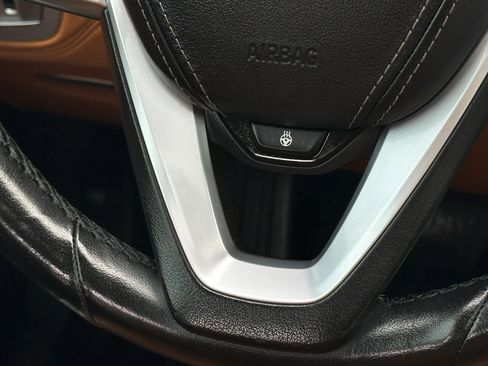 Used 2020 BMW 740i w/ Premium Package RWD image 38