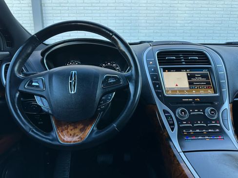 Used 2017 Lincoln MKX Reserve w/ Driver Assistance Package image 28