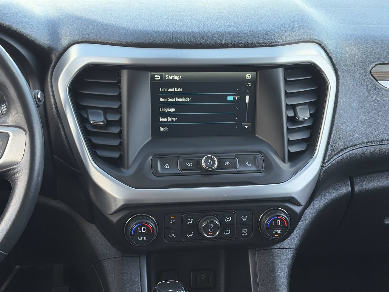 Used 2017 GMC Acadia SLE FWD image 14