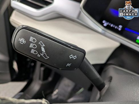 Used 2025 Volkswagen Taos SE w/ Panoramic Sunroof Package image 18