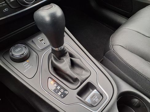 Used 2020 Jeep Cherokee Latitude Lux w/ Quick Order Package 26H Lux image 49