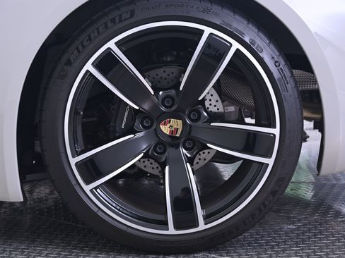 Certified 2025 Porsche 718 Cayman RWD image 12