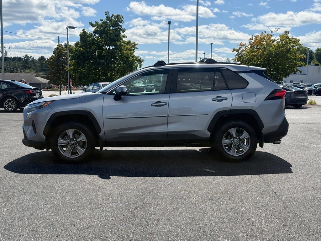 Used 2024 Toyota RAV4 XLE AWD/4WD image 2