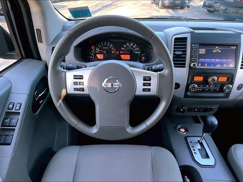 Used 2021 Nissan Frontier SV w/ Midnight Edition Floor Mats AWD/4WD image 6