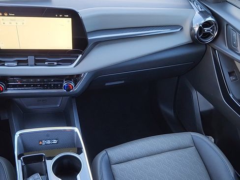 Used 2025 Chevrolet Equinox LT w/ Convenience Package II image 6