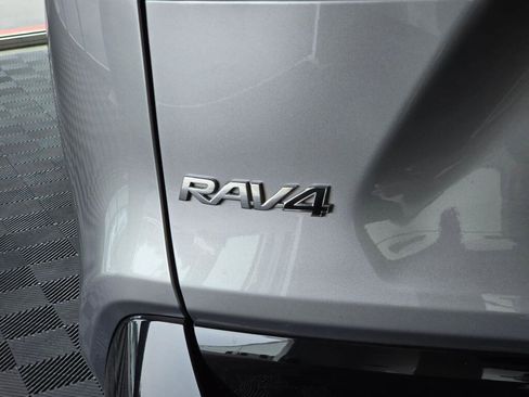 Used 2022 Toyota RAV4 SE w/ Convenience Package image 13