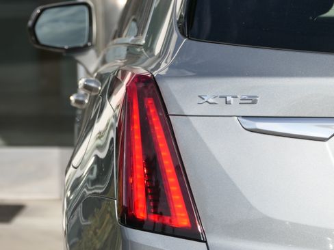Certified 2023 Cadillac XT5 Premium Luxury FWD image 5
