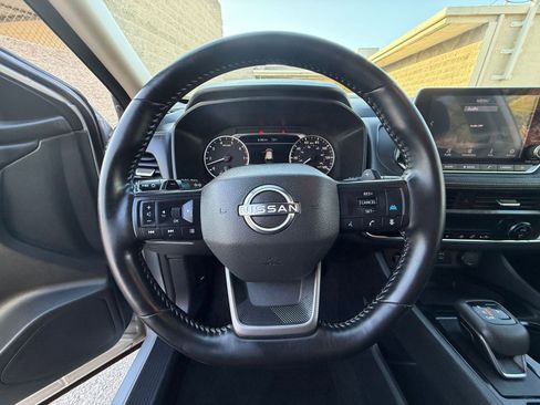 Used 2025 Nissan Rogue SV FWD image 30