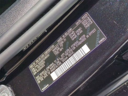 Used 2023 Volvo XC40 B5 Ultimate w/ Protection Package Premier image 27