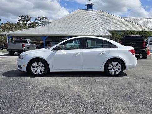 Used 2014 Chevrolet Cruze LS image 2