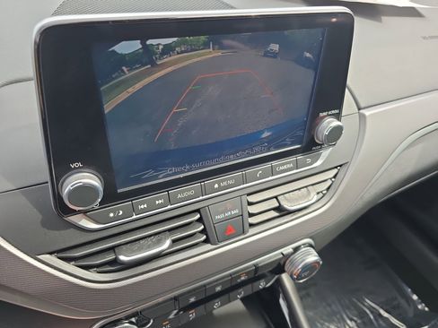 Used 2024 Nissan Altima 2.5 SR FWD image 22