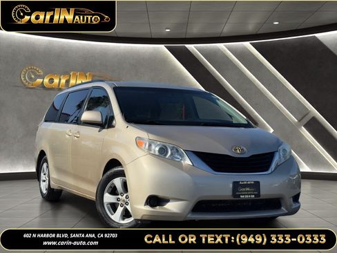 Used 2013 Toyota Sienna LE FWD image 3