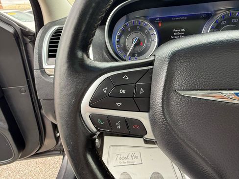 Used 2016 Chrysler 300 C image 17