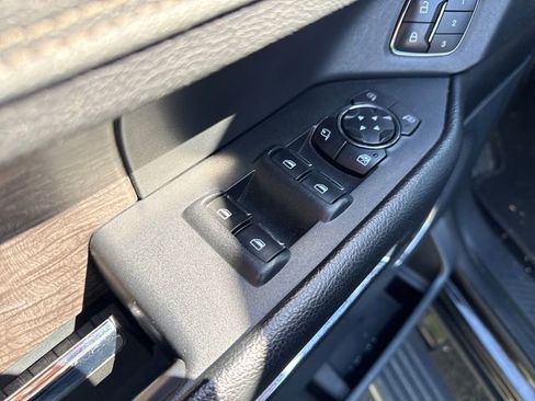 Used 2018 Ford Expedition Limited AWD/4WD image 25