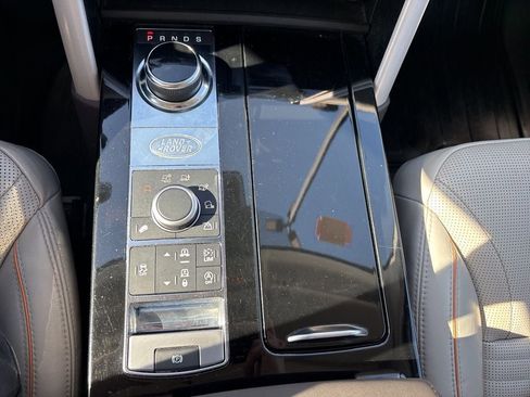 Used 2018 Land Rover Discovery HSE image 23