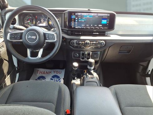 Used 2024 Jeep Wrangler Unlimited Sahara AWD/4WD image 19