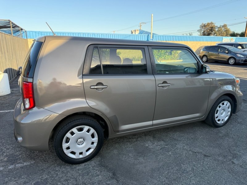 Used 2013 Scion xB FWD image 4