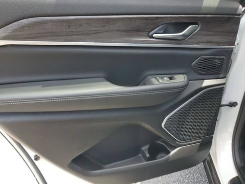 Certified 2022 Jeep Grand Cherokee L Limited RWD image 21