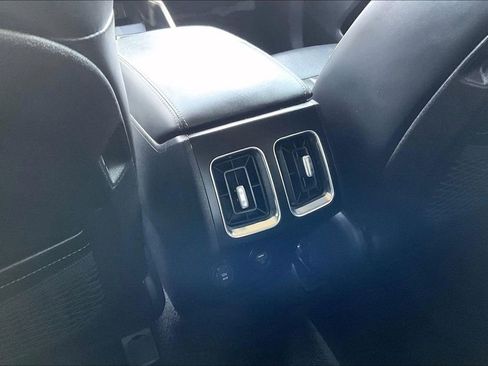 Used 2021 Kia Sorento S image 12