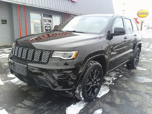 Used 2022 Jeep Grand Cherokee Laredo X image 11